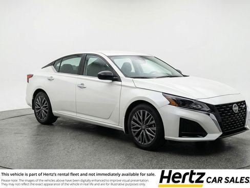 Used 2025 Nissan Altima 2.5 SV image 1