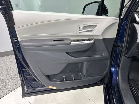 Used 2021 Toyota Sienna XLE AWD/4WD image 13