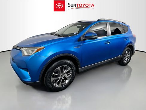 Used 2017 Toyota RAV4 XLE image 9
