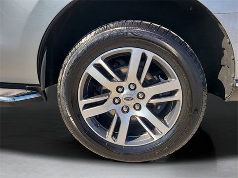 Used 2023 Ford Expedition Limited image 13