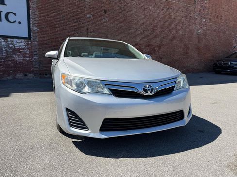 Used 2012 Toyota Camry LE image 2