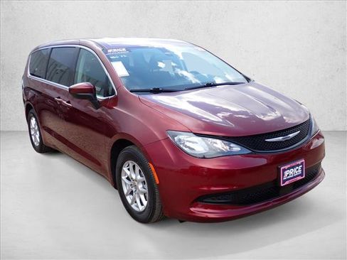 Used 2022 Chrysler Voyager LX FWD image 6