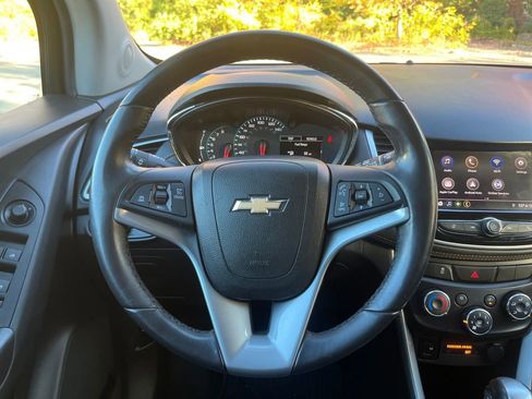 Used 2021 Chevrolet Trax LT w/ Driver Confidence Package image 24