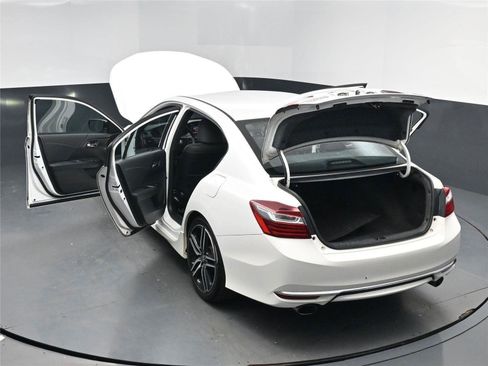 Used 2016 Honda Accord Sport image 25