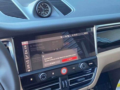 Used 2026 Porsche Macan image 23