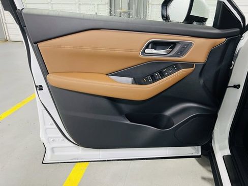 New 2026 Nissan Rogue Platinum image 25