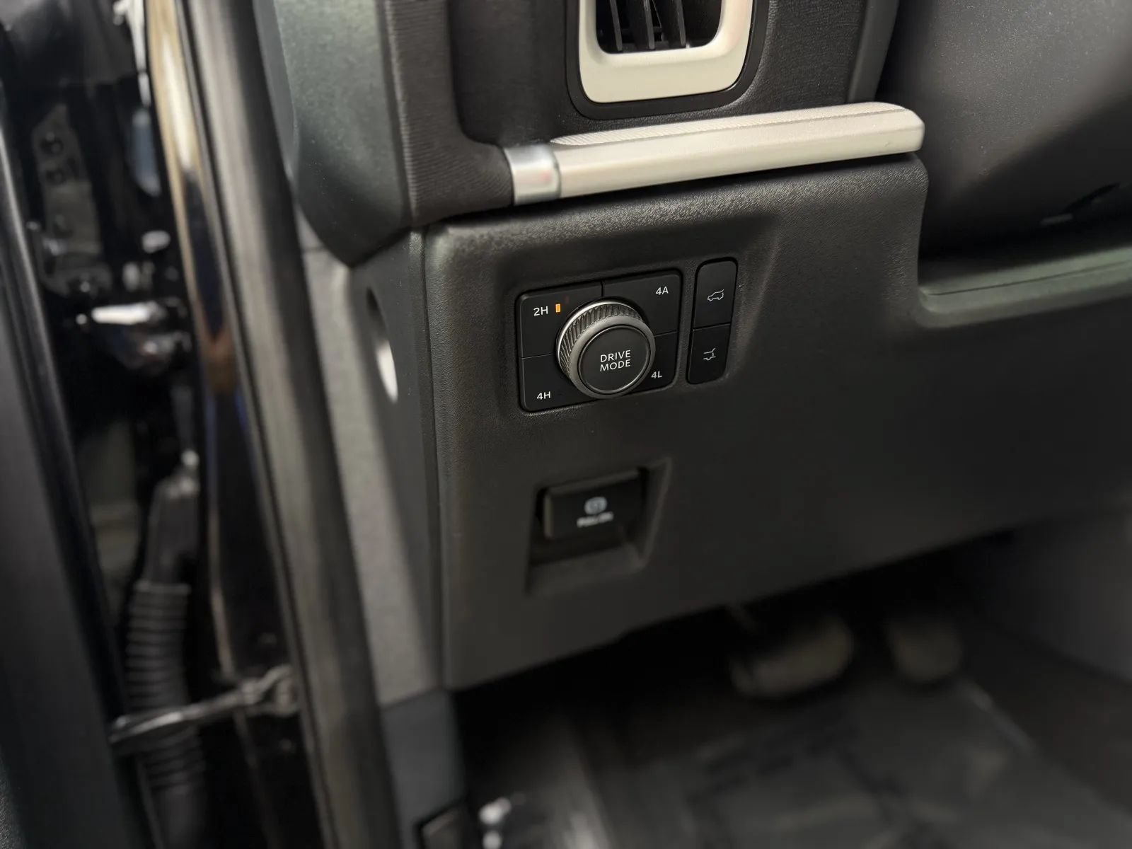 Used 2025 Ford Expedition Active AWD/4WD image 29