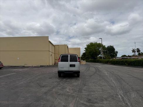 Used 2024 Chevrolet Express 2500 w/ Driver Convenience Package image 5