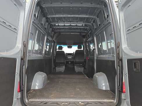 Used 2024 Mercedes-Benz Sprinter 2500 image 6