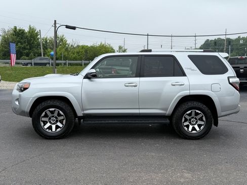 Used 2018 Toyota 4Runner SR5 image 5