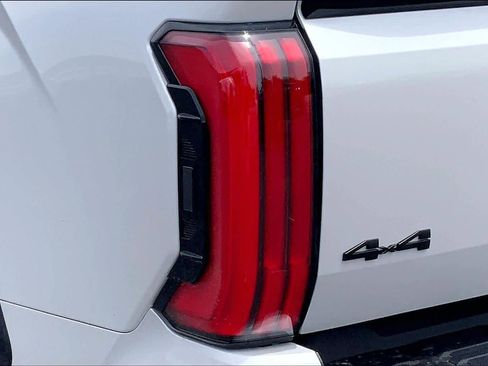 Used 2024 Toyota Tundra Platinum AWD/4WD image 29