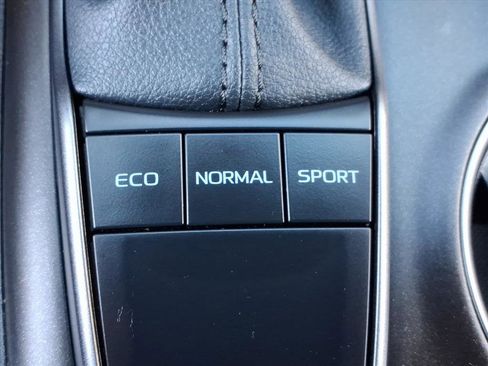 Used 2024 Toyota Camry SE image 27