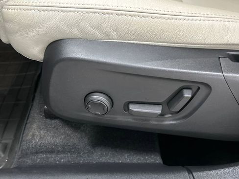 Certified 2023 Volvo XC40 B5 Plus w/ Driver Assist Package image 11