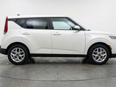 Used 2025 Kia Soul LX w/ LX Technology Package FWD image 11