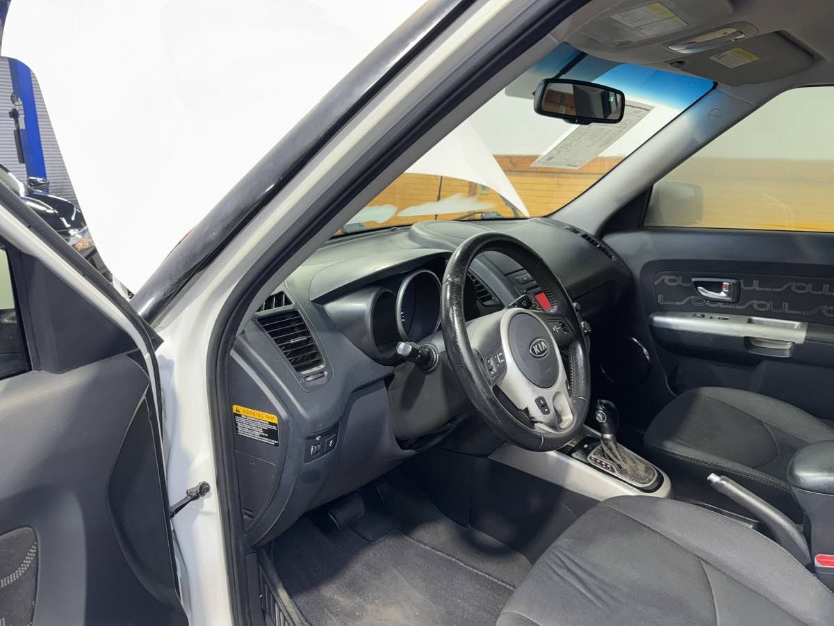 Used 2012 Kia Soul + FWD image 12