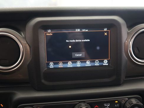 Used 2021 Jeep Wrangler Unlimited Sahara AWD/4WD image 33