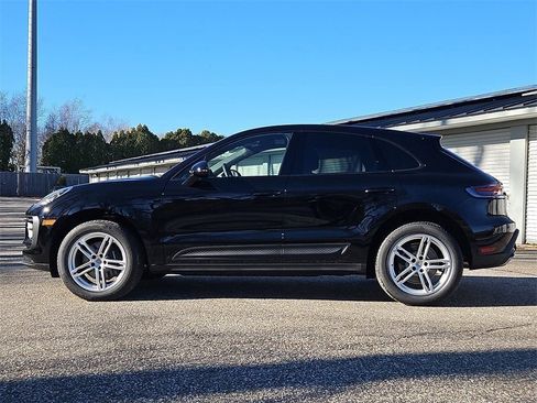 New 2026 Porsche Macan image 2