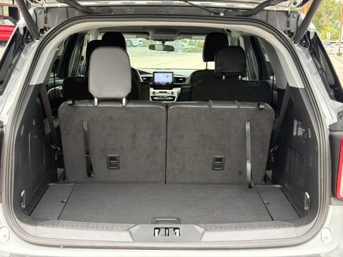 Used 2023 Ford Explorer XLT w/ Equipment Group 202A RWD image 5