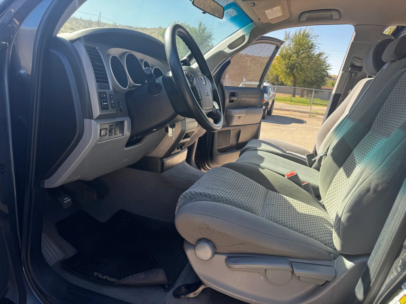 Used 2010 Toyota Tundra 4x4 CrewMax w/ Tow Pkg image 12