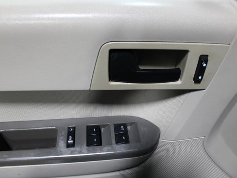 Used 2011 Ford Escape XLS w/ 101A Rapid Spec Order Code FWD image 9