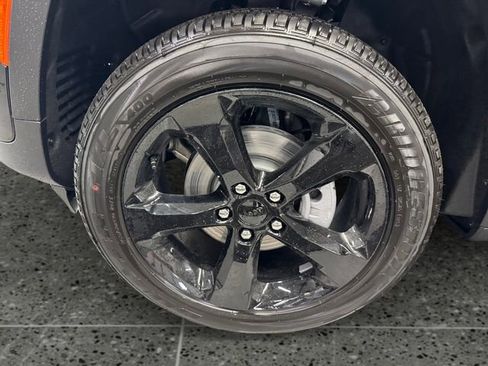 New 2025 Jeep Grand Cherokee Altitude AWD/4WD image 23