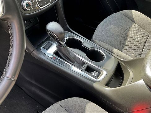 Used 2023 Chevrolet Equinox LT w/ Driver Convenience Package image 10