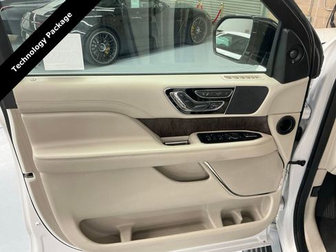 Used 2018 Lincoln Navigator Select w/ Technology Package image 24