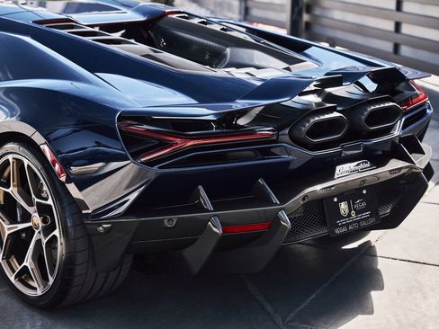 Used 2025 Lamborghini Revuelto AWD/4WD image 17