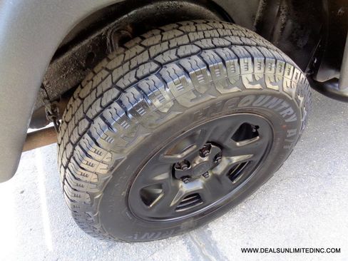 Used 2004 Jeep Wrangler SE w/ Full Face Tire & Wheel Group AWD/4WD image 5