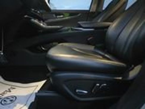 Used 2023 Lincoln Nautilus AWD image 2