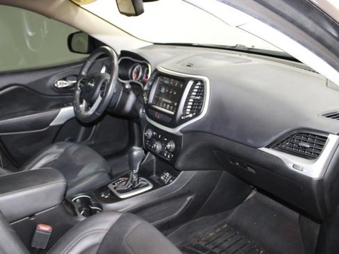 Used 2018 Jeep Cherokee Latitude Plus FWD image 27