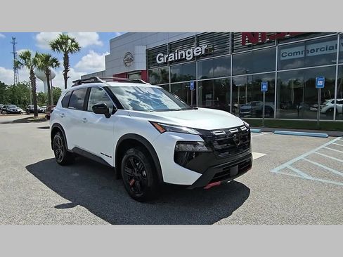 Used 2025 Nissan Rogue SV AWD/4WD image 18