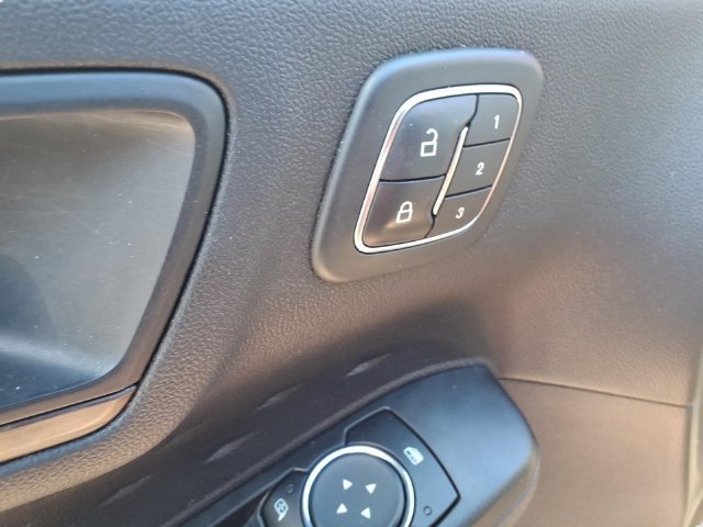 Used 2020 Ford Escape Titanium AWD/4WD image 25