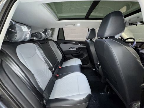 New 2026 Volkswagen Tiguan SE image 10