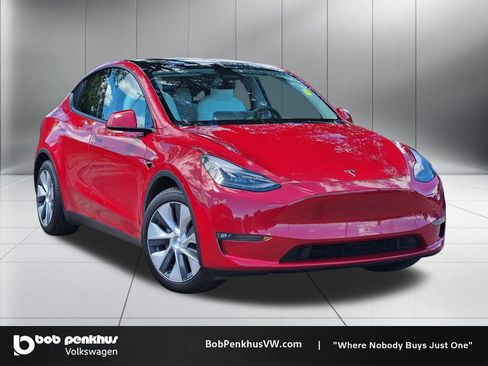 Used 2023 Tesla Model Y Long Range AWD/4WD image 1