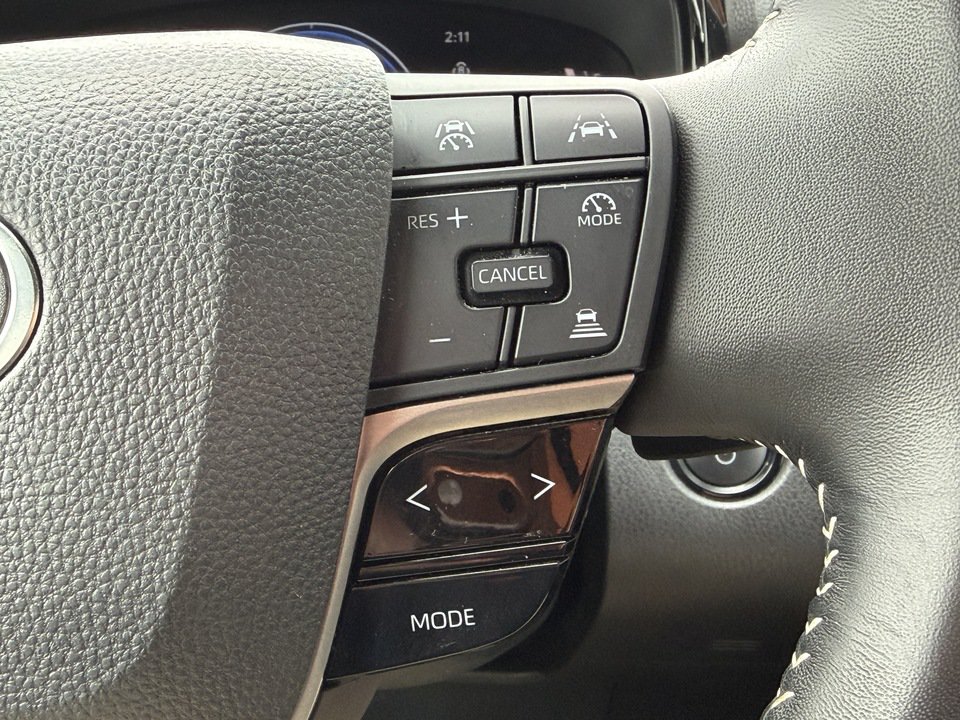 Used 2025 Toyota Camry SE AWD/4WD image 14