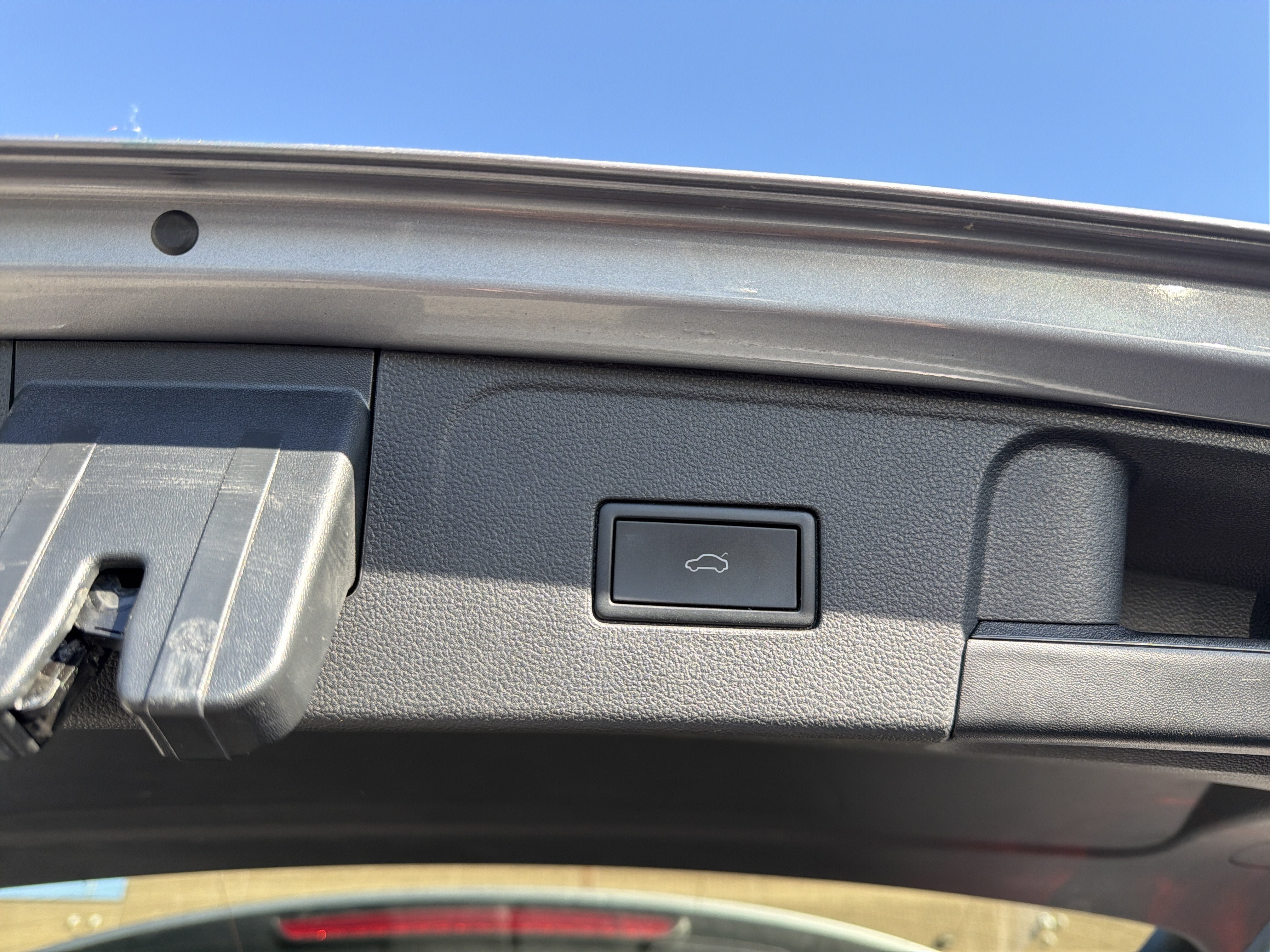 Used 2024 Volkswagen Atlas SE w/ Panoramic Sunroof Package AWD/4WD image 30