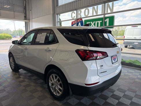 Used 2022 Chevrolet Equinox LS w/ LS Convenience Package AWD/4WD image 4