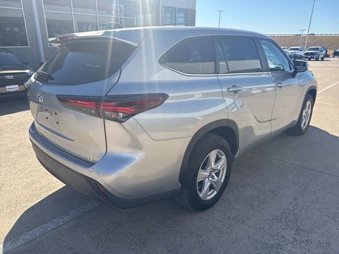 Used 2024 Toyota Highlander LE image 7