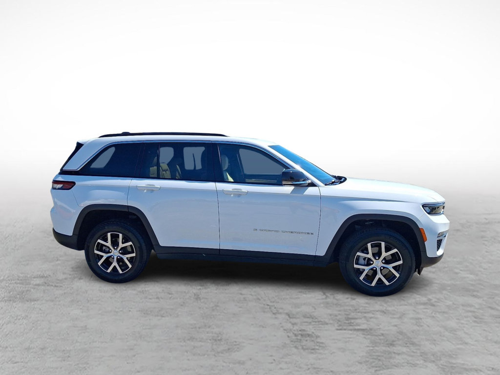 Used 2025 Jeep Grand Cherokee Limited AWD/4WD image 6