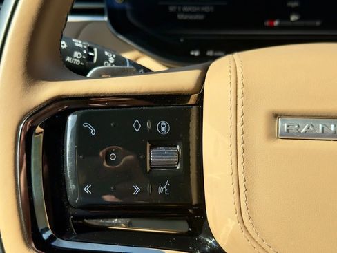 Used 2025 Land Rover Range Rover Sport Dynamic SE image 16
