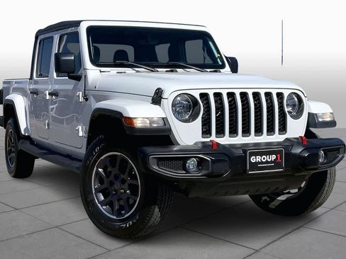 Used 2022 Jeep Gladiator Overland w/ Trailer Tow Package AWD/4WD image 3