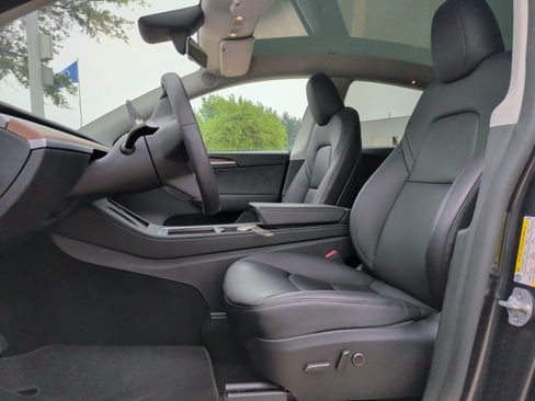 Used 2024 Tesla Model Y 2WD image 16