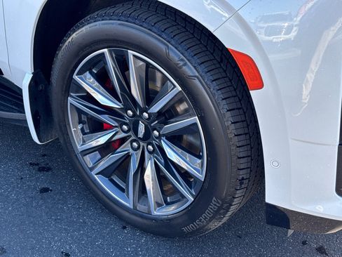 Certified 2022 Cadillac Escalade Sport Platinum w/ Heavy-Duty Trailer Package image 6