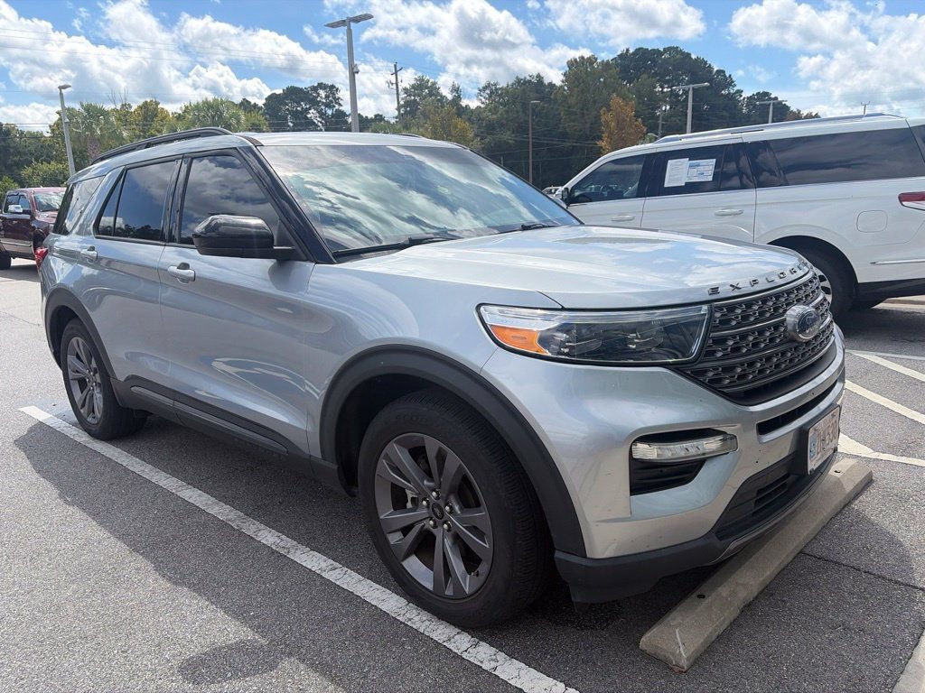Used 2022 Ford Explorer XLT w/ Equipment Group 202A RWD image 1