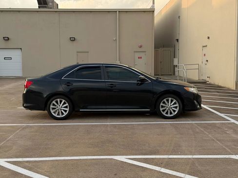 Used 2012 Toyota Camry XLE w/ Leather Pkg FWD image 17