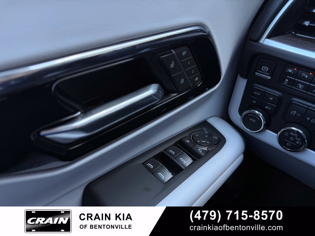 Used 2025 Chevrolet Suburban Premier AWD/4WD image 10