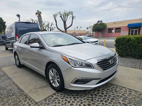 Used 2015 Hyundai Sonata SE w/ Option Group 09 FWD image 3