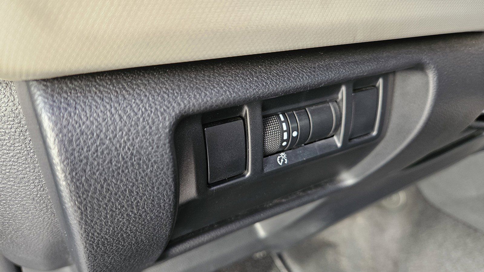 Used 2025 Subaru Forester AWD/4WD image 18
