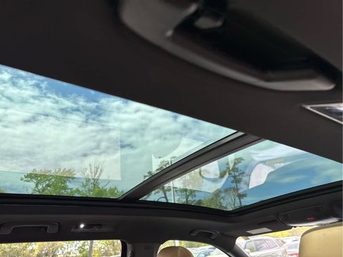 Used 2024 Volkswagen Tiguan SE w/ Panoramic Sunroof Package image 55